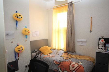 2 Bedroom End Terraced House , Deeside - Photo 2