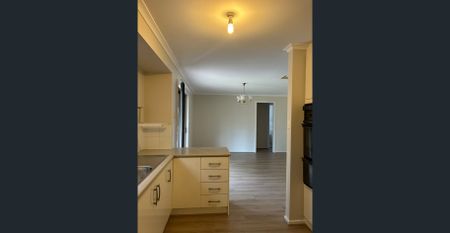 3 BEDROOM FAMILY HOME! - Photo 3