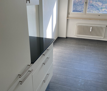 SCHÖNE WOHNUNG IM HOCHHAUS IN PRATTELN - Foto 2