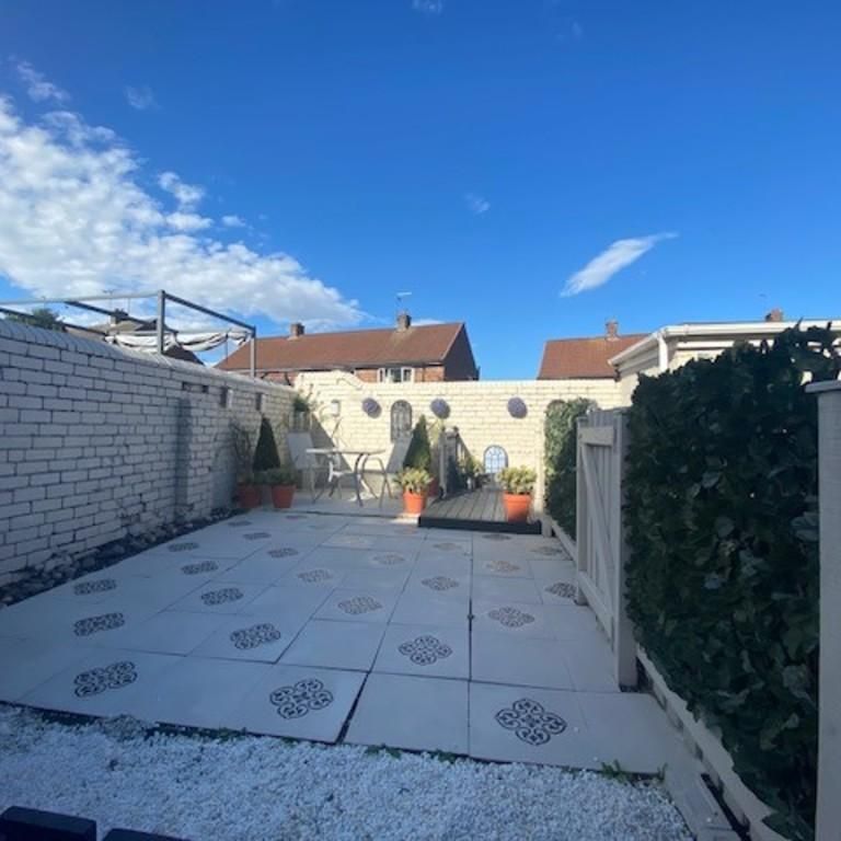 2 bedroom terraced house to rent - Photo 1