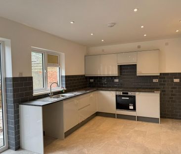 3 bedroom semi-detached house to rent - Photo 3