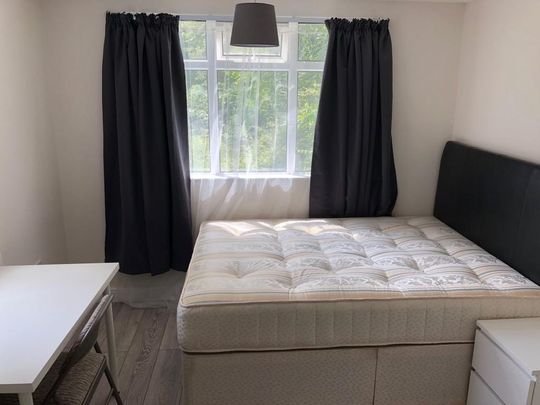 1 bedroom in a house share to rent - Photo 1