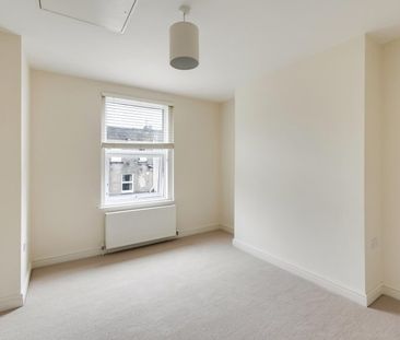 2 Bed Flat - Photo 3