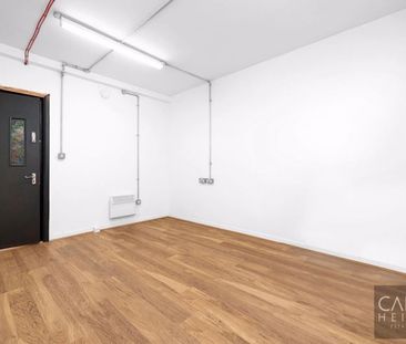 Whitechapel Road, London - Photo 4