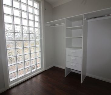 5 Bedroom Residence in The Ponds for Lease! - Photo 1