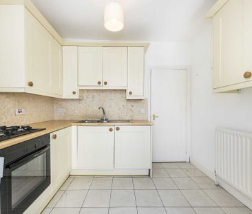 Price £3,000 pcm - Available 16/08/2025 - Unfurnished - Photo 2