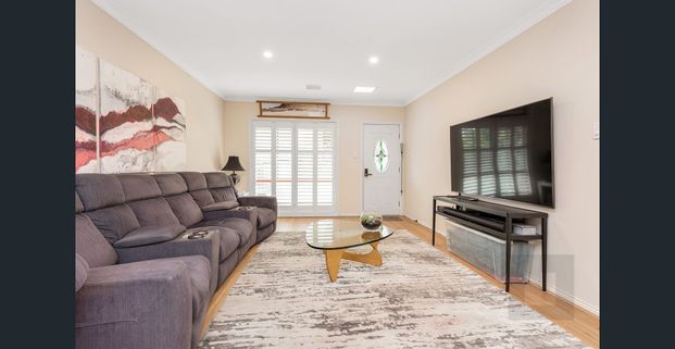 Stunning townhouse with parklands on your doorstep - Photo 1