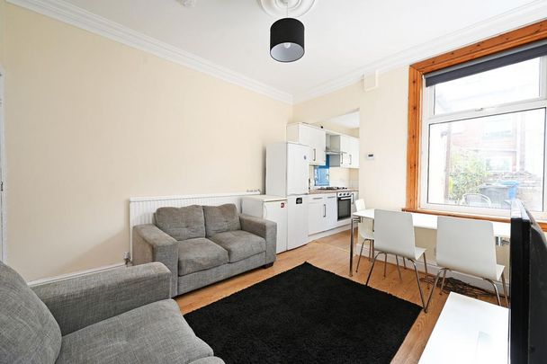 3 bedroom house share to rent - Photo 1