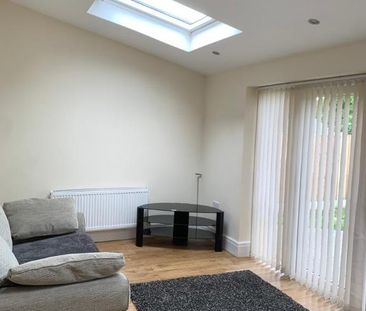 4 bedroom semi-detached house to rent - Photo 4