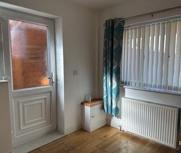 4 bedroom semi-detached house to rent - Photo 3