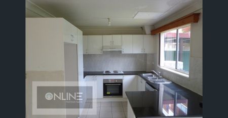 3 Bedroom Townhouse nestled in a lovely quiet complex - Photo 5