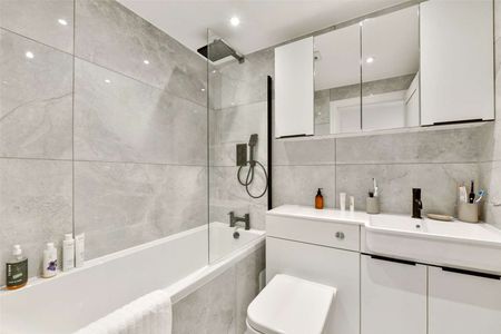 A ground floor two bedroom apartment in a newly converted gated development - Photo 3