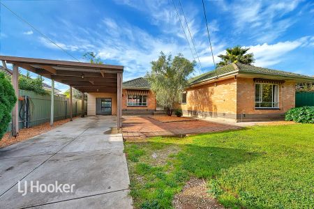 “Perfect sized family home!” - Photo 2