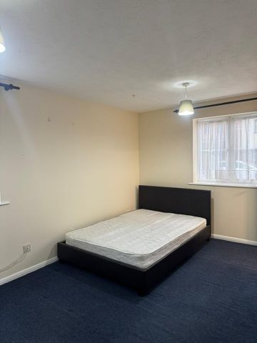 Studio Flat, Vicars Bridge Close, HA0 - Photo 2