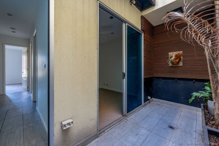 258 Adderley Street, West Melbourne - Photo 3