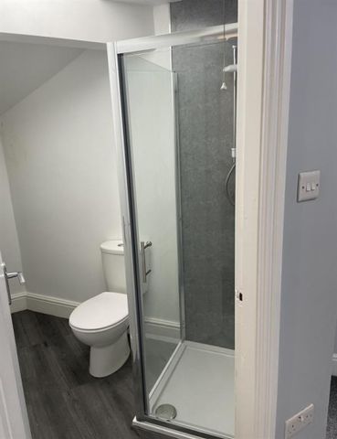 1 Bedroom Apartment To Let - Photo 5