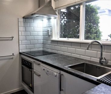 Warm,modern,quality,private,quiet,perfect location - Photo 2