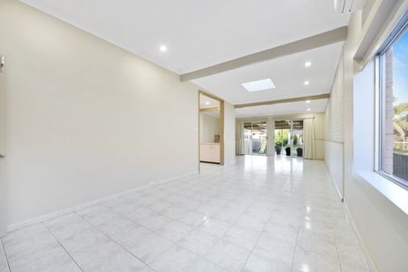 Spacious Family Home - Photo 5