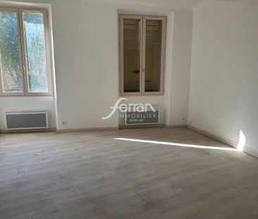Location Appartement 1 pièce 37m² SALERNES 83690 - Photo 1