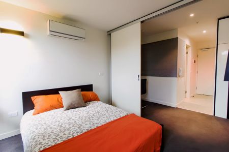 Large 1 Bedroom - Photo 2