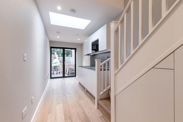 Ground floor flat to rent - Photo 1