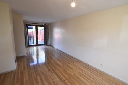 3 bedroom end of terrace house to rent - Photo 2