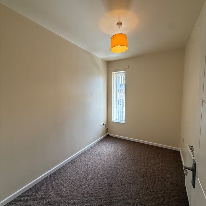 2 Bed Flat, Oldham, OL2 - Photo 1