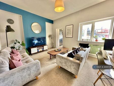 1 bedroom in a house share to rent - Photo 2