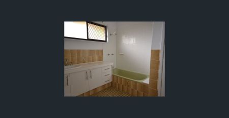 Five-Bedroom Family Home with Pool in Prime Southport Location - Photo 4