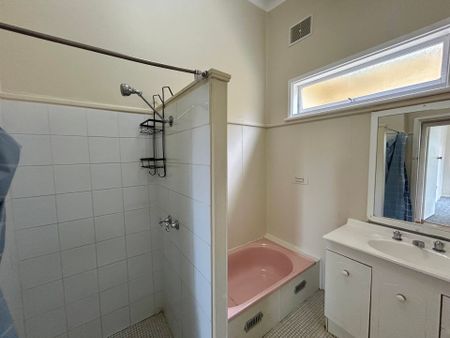 FAMILY HOME IN THE HEART OF TORONTO - Photo 3