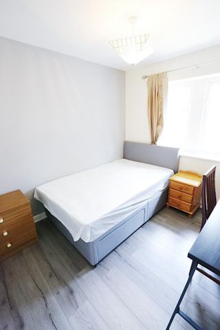 4 bedroom flat share to rent - Photo 2