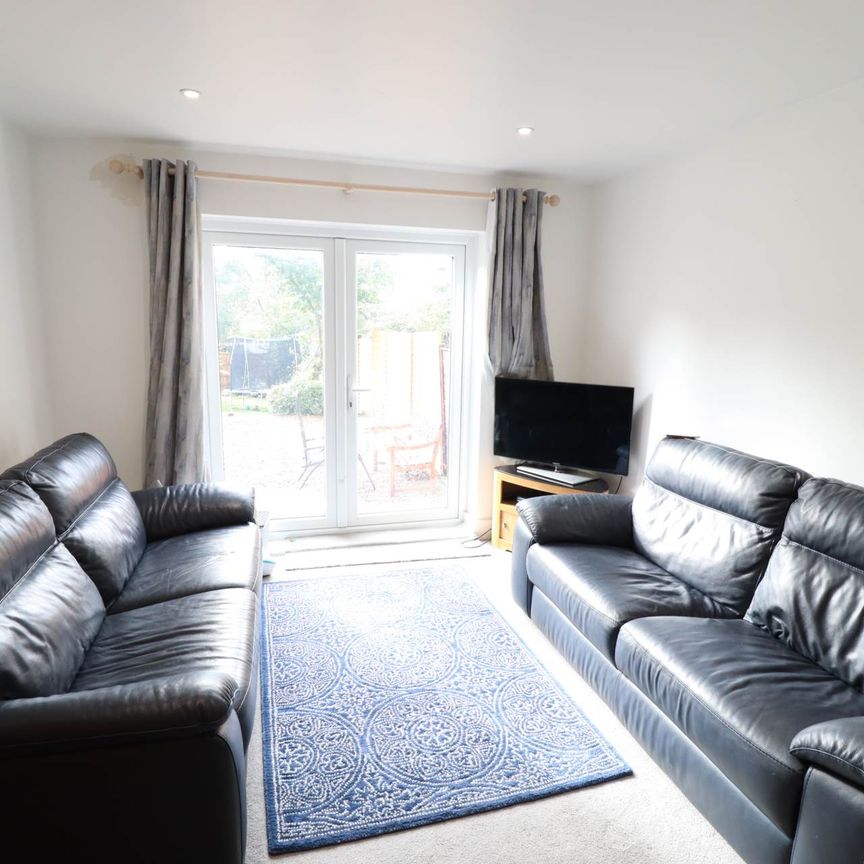 Totteridge Road, High Wycombe - Photo 1