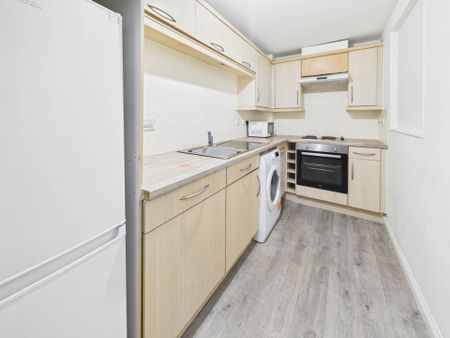 Price £1,050 pcm - Available Now - Unfurnished - Photo 5