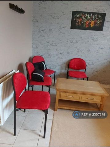3 bedroom flat to rent - Photo 2
