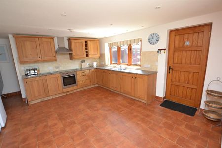 3 bedroom barn conversion to rent - Photo 5