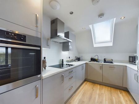 2 bedroom penthouse to rent - Photo 4