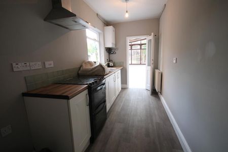2 bedroom terraced house to rent - Photo 4