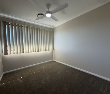 Immaculate 4 Bedroom Townhouse In a Convenient Location!! - Photo 1
