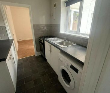 3 bedroom ground floor flat to rent - Photo 4