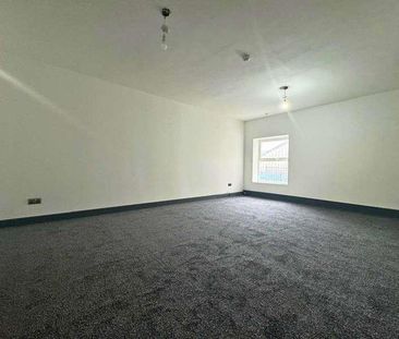 Flat, Carters Green, West Bromwich, B70 - Photo 5