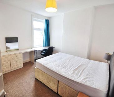 6 bedroom end of terrace house to rent - Photo 2