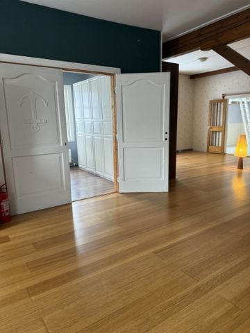 Rymlig lägenhet med tre sovrum och stor källare i Tystberga! - Foto 4