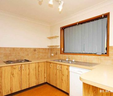 Family Home with mountain views - Photo 1