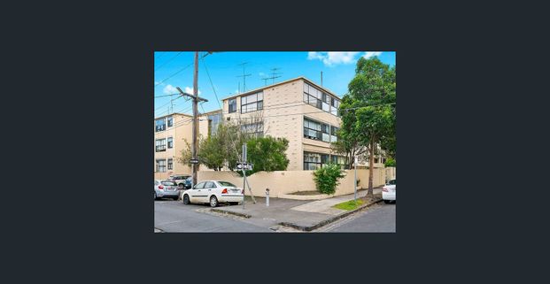 HUGE LOUNGE AND DINING, 2 BATHROOMS, 2 BEDROOMS, BIG STUDY/OR 3RD BEDRM & OSP - Photo 1