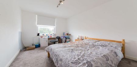 3 bedroom flat to rent - Photo 5