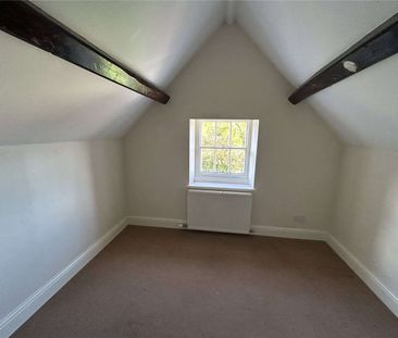 Delightful two bedroom detached cottage with separate self-containe... - Photo 3