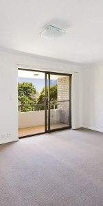 Spacious 3-Bedroom Townhouse in Prime Wollstonecraft Location - Photo 3