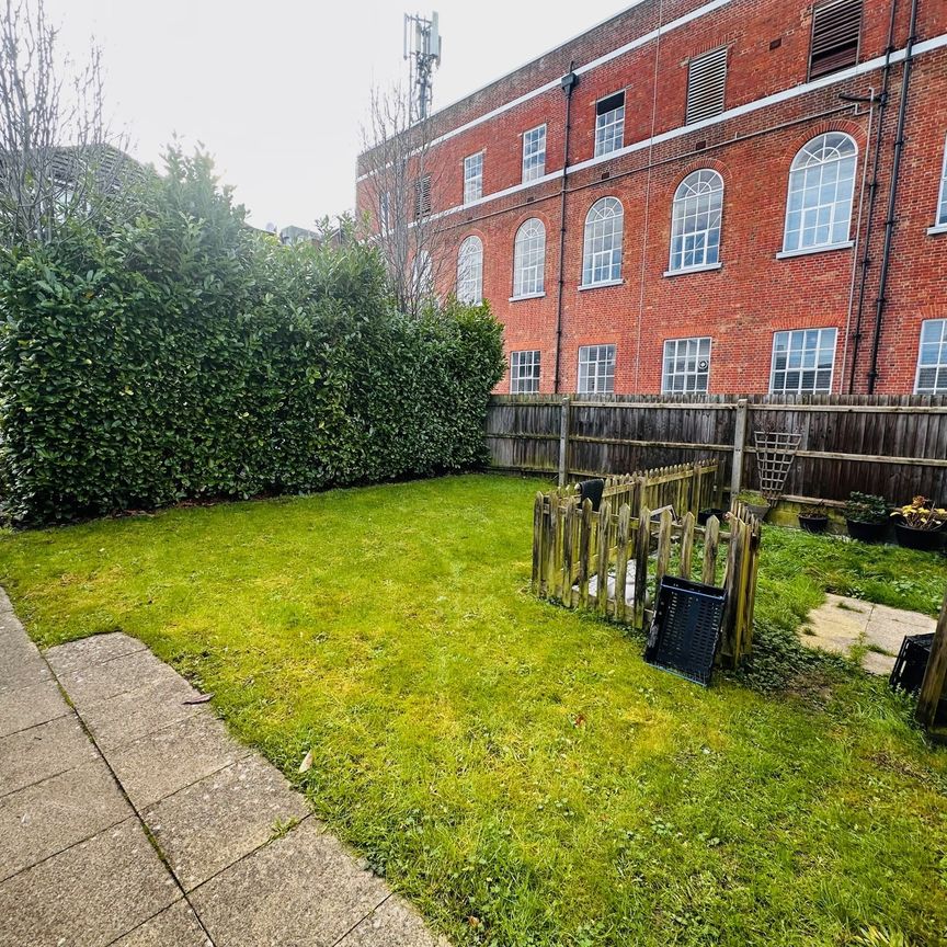 Shelley Road, Bournemouth - Photo 1