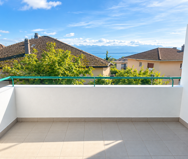 APPARTEMENT DE 3.5 PIÈCES RÉNOVÉ AVEC TERRASSE ET VUE SUR LE LAC ! - Foto 4