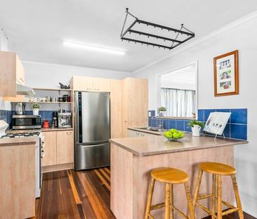 12 Franciscea Street, Everton Hills QLD 4053 - House For Rent | Domain - Photo 3